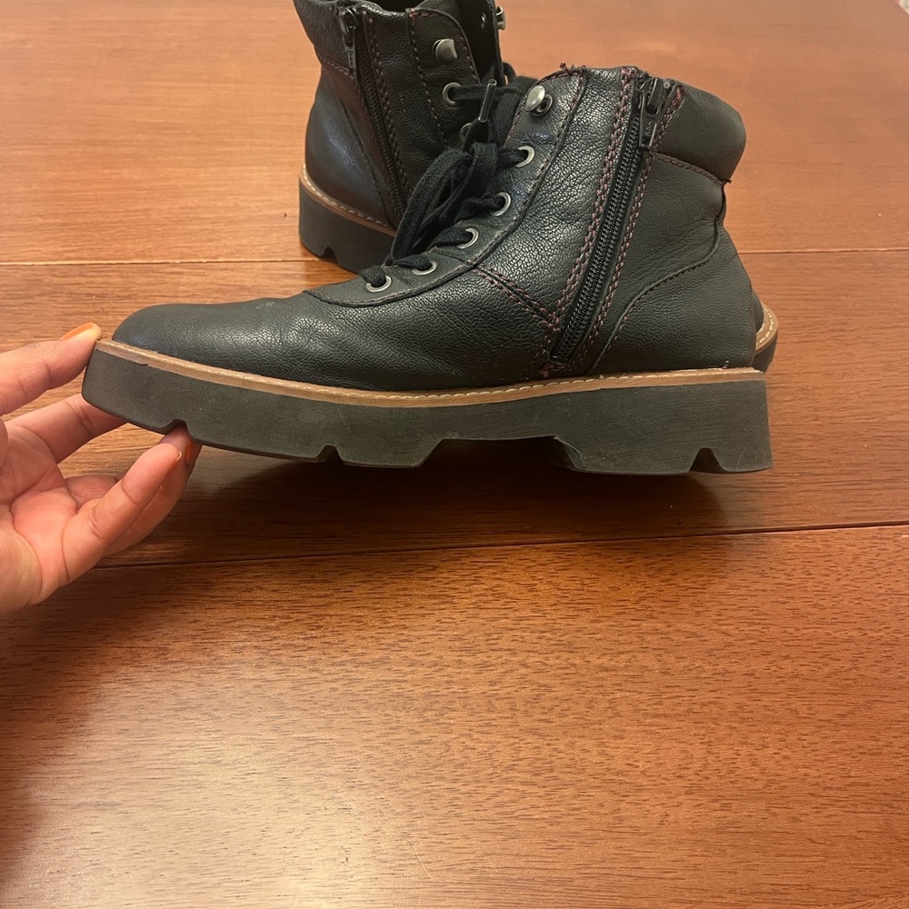 Naturalizer Lucy: Black lace-up side zipper boot